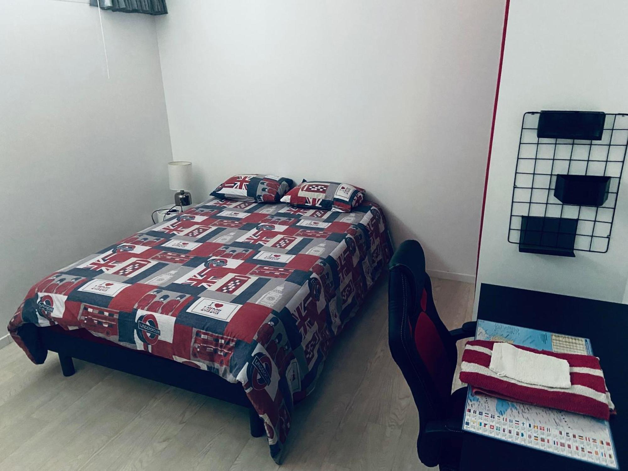 Chambre Privee Face A La Gare Apartment Tarbes Room photo